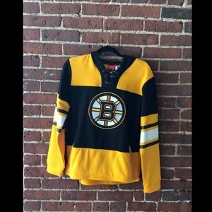 Bruins sweatshirt